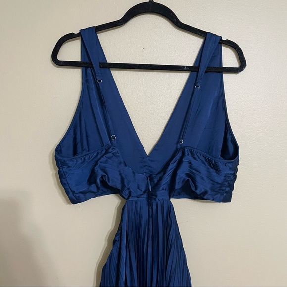 Abercrombie and Fitch Navy Giselle Pleated Cutout Maxi Dress size XL - Picture 4 of 5